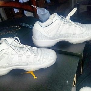 FROST WHITE AIR JORDAND 11''S